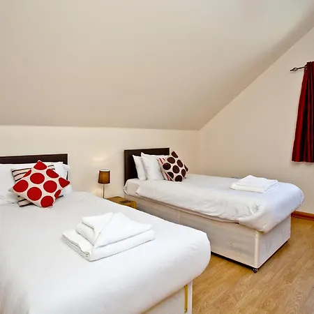 Lodge Cedar - Retallack St Columb Major